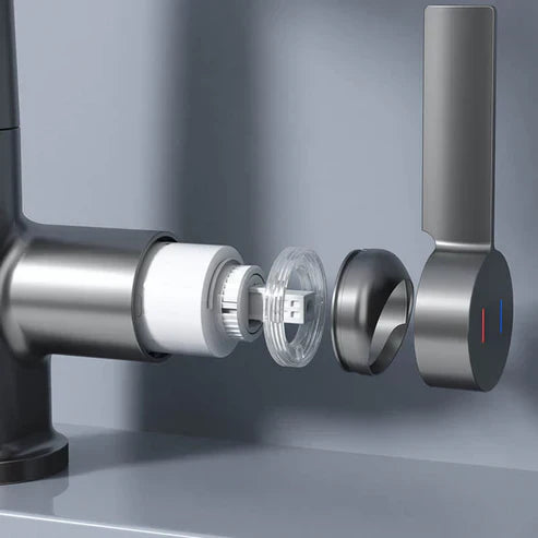 Innovativer LED Wasserhahn mit 360°-Schwenkarm und Temperaturanzeige – Perfekt für Küche & Bad
