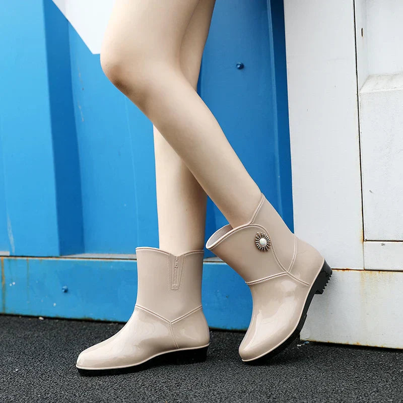 Elegante Damen-Gummistiefel – Wasserdichte Regenbekleidung mit Blumen-Detail & rutschfester Sohle für den Herbst