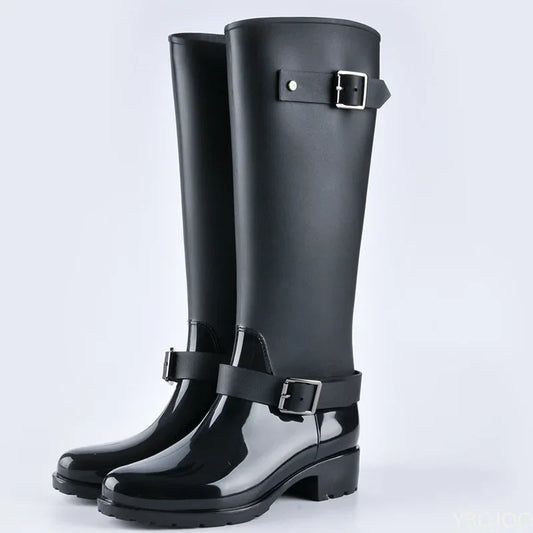 Elegante hohe Damen-Gummistiefel – Wasserdichte Regenstiefel mit Absatz und Schnallen-Detail für den Herbst