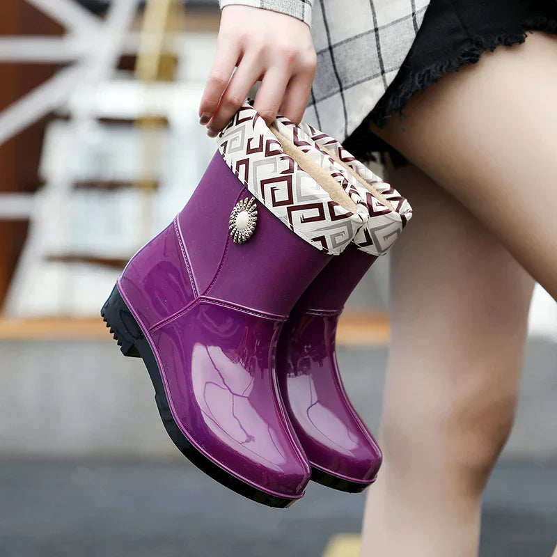 Elegante Damen-Gummistiefel – Wasserdichte Regenbekleidung mit Blumen-Detail & rutschfester Sohle für den Herbst