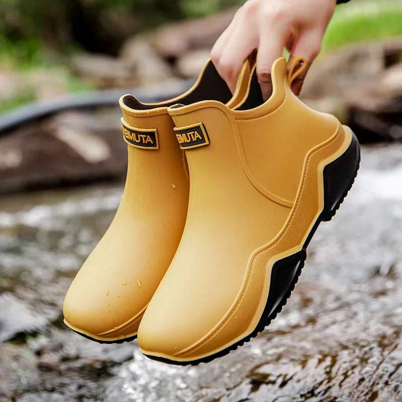 Wasserdichte Damen-Regenstiefel für den Herbst: Stilvolle Mid-Calf Gummistiefel mit rutschfester Sohle für maximalen Komfort