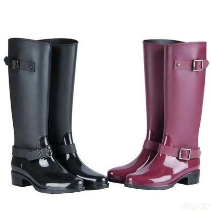 Elegante hohe Damen-Gummistiefel – Wasserdichte Regenstiefel mit Absatz und Schnallen-Detail für den Herbst