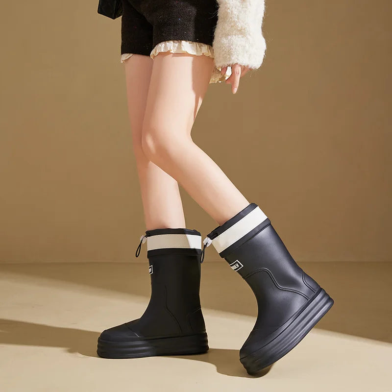 Modische Damen-Gummistiefel für den Herbst – beigefarbene wasserdichte Regenstiefel mit Kontraststreifen & flacher Sohle