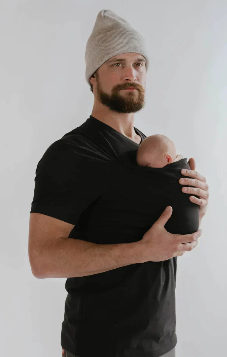 Bequemer & Stylischer Babytrage-T-Shirt-Hybrid für Eltern